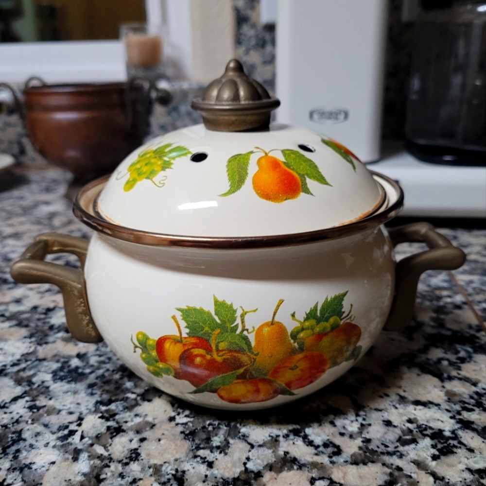 Vintage stovetop enamel potpourri pot